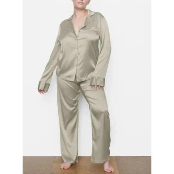 SKIMS Stretch Silk Pajama Top Long Sleeve Flyaway Sleep Shirt Talc Green NWT 4X - Picture 3 of 8